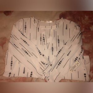 Work Shirt. White and Black. V neck. Medium Sleeve.